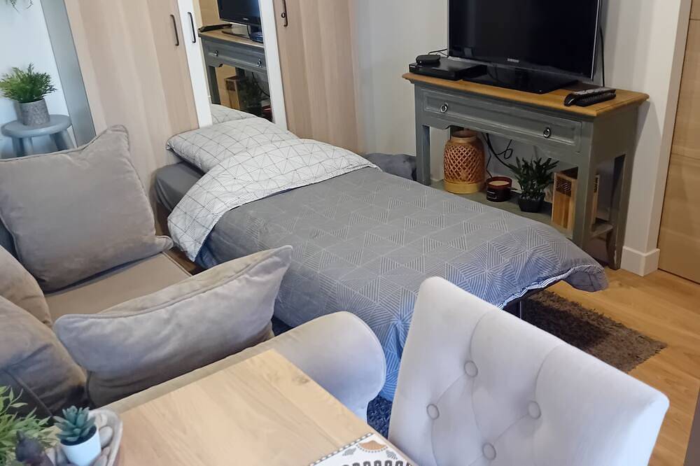 Apartamento entero, Le Cocon Cosy is a 5-minute walk from the station. in Sainte-Geneviève-des-Bois, Essonne