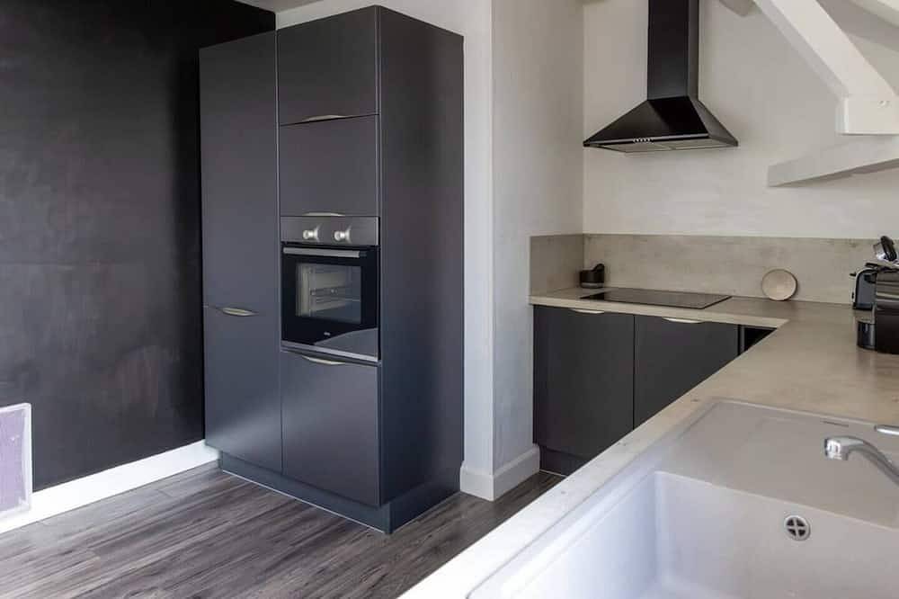 Apartamento entero, Artists' Loft in Troyes, Aube (desambiguación)