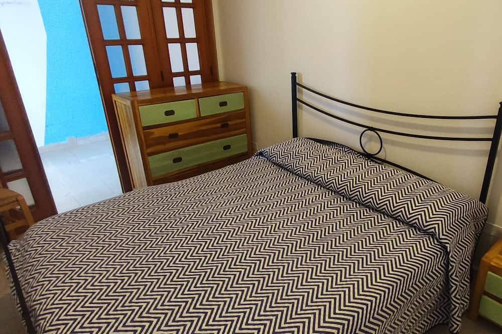 Appartamento intero, Hostal De Les Floristes ! Piano 2 - A6-Apartment Six- tre camere doppie -tv-sofà in La Cunetta, Alghero