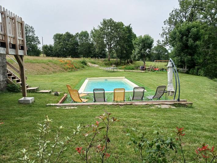 Gîte pour 6 personnes, avec piscine ainsi que balcon et jardin à Anglards-de-Salers - 2
