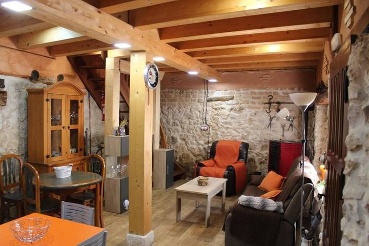 Casa rural para 8 personas, con Balcón y Terraza además de Jardín y Vistas en La Horra - 2