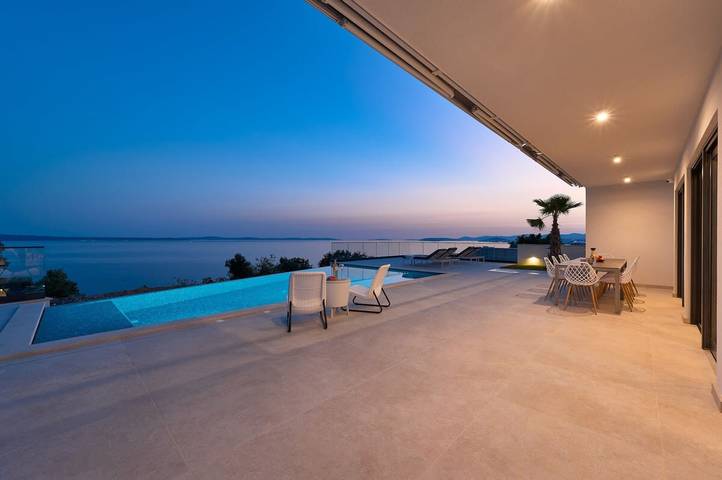 Villa für 10 Personen, mit Terrasse und Garten - 1