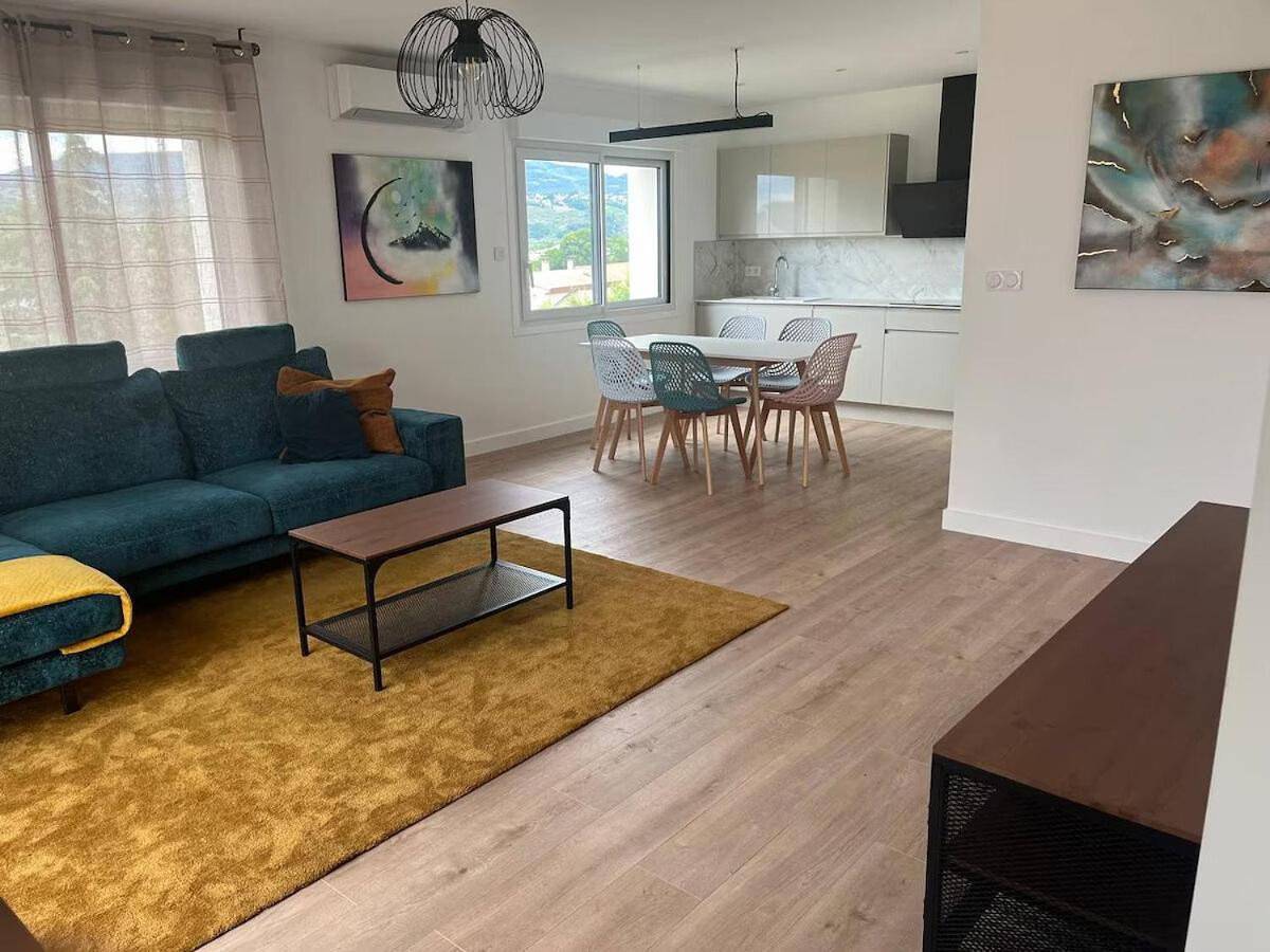 Appartement entier, Modern family with Pilat view - Ac and Parking New in Saint-Clair-du-Rhône, Région de Vienne