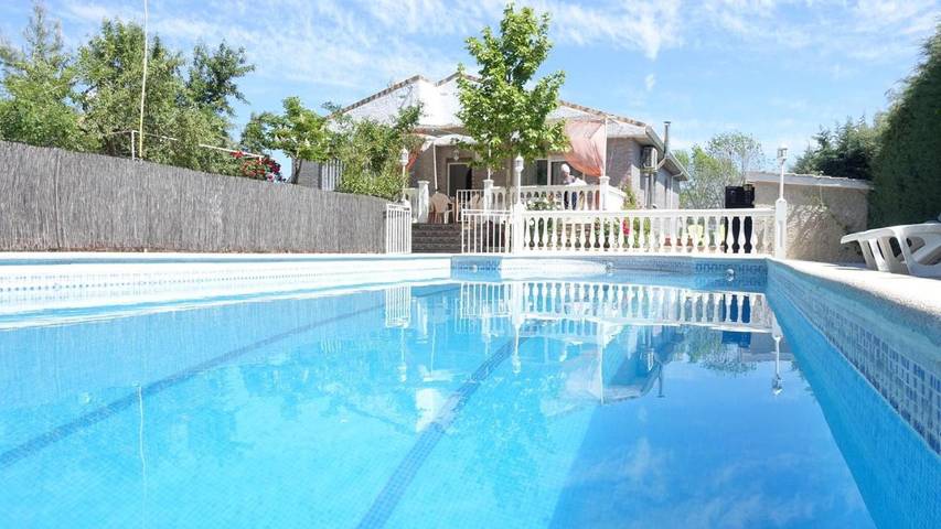Chalet para 10 personas, con jardín y piscina, Familias con niños - 1