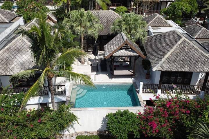 Villa pour 6 personnes, avec balcon ainsi que vue et piscine