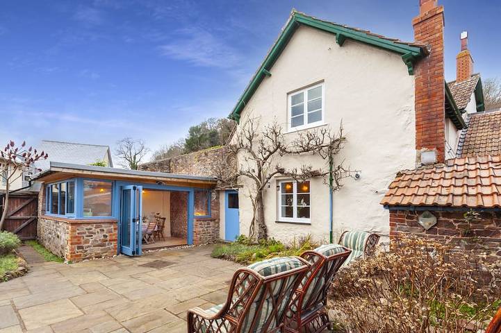 Log cabin for 8 people, with garden in Dunster