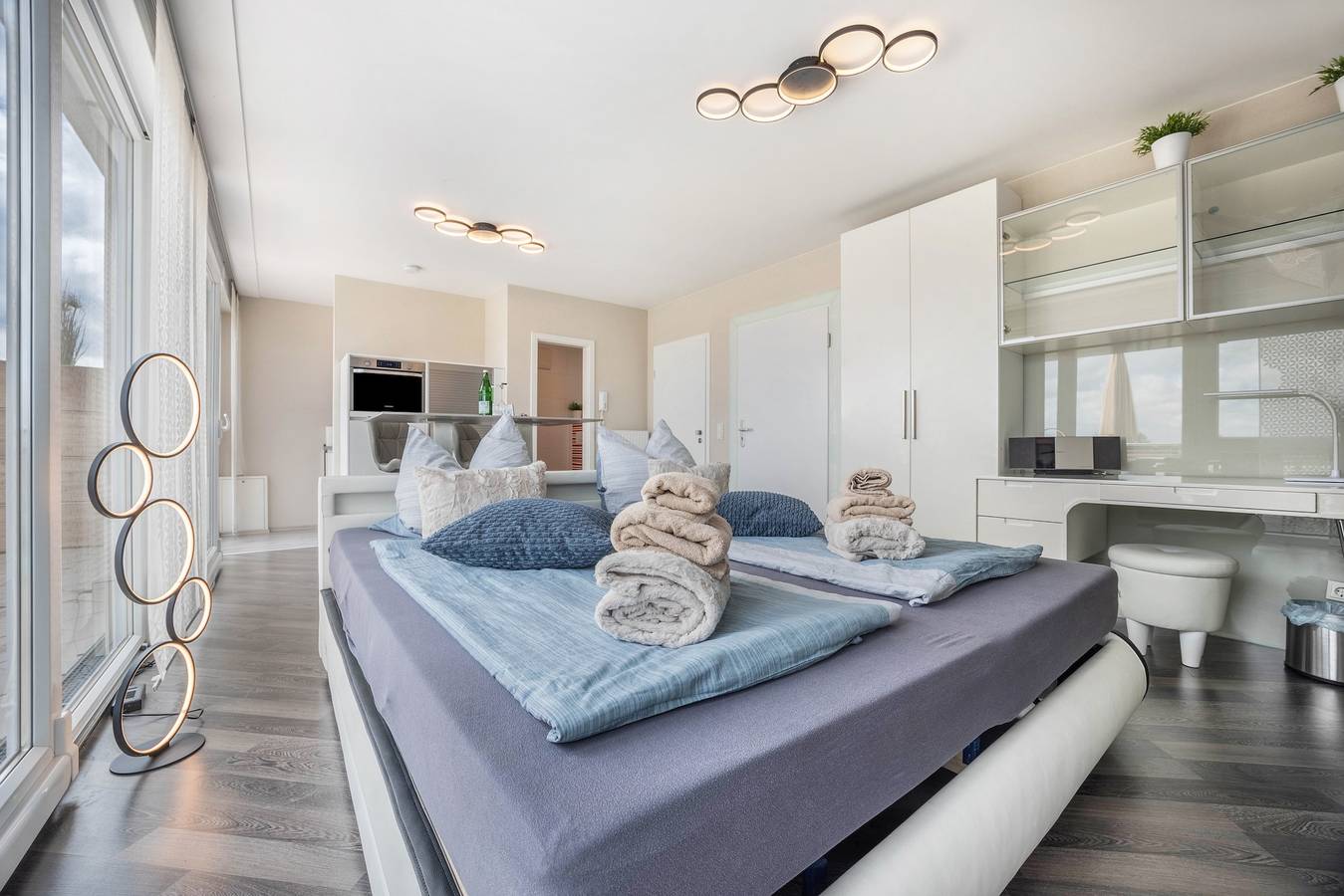 Ganze Wohnung, Ferienwohnung "Studio" mit direktem Seeblick, Balkon und Wlan in Wunstorf, Steinhuder Meer
