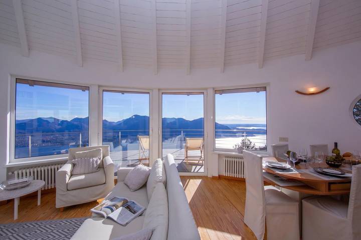 Ferienwohnung für 4 Personen, mit Terrasse und Kinderpool sowie Seeblick am Lago Maggiore
