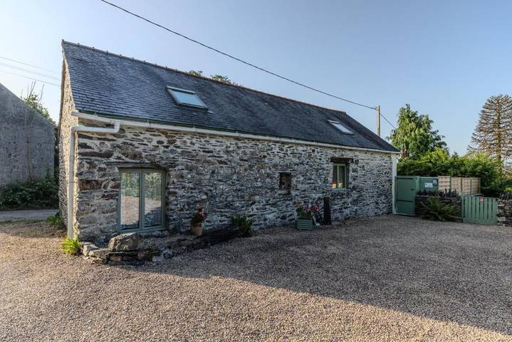 Gîte pour 2 personnes, avec Jacuzzi ainsi que Terrasse et Jardin à Loqueffret
