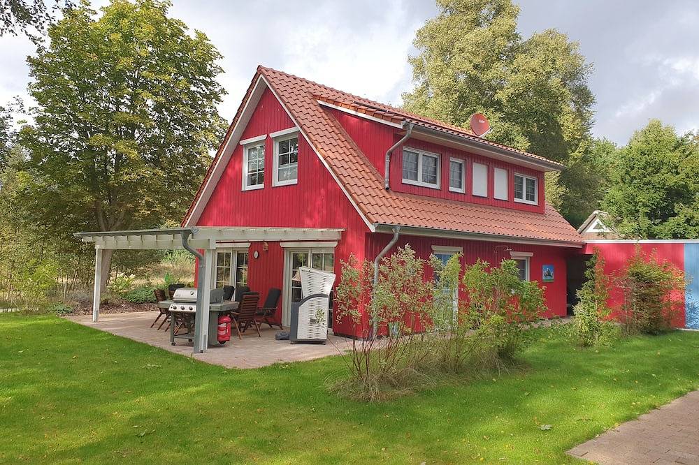 ~ Farbzauber rot in Conneforde ~ mit großer Terrasse, Garten, Sauna, in Wiefelstede, Ammerland