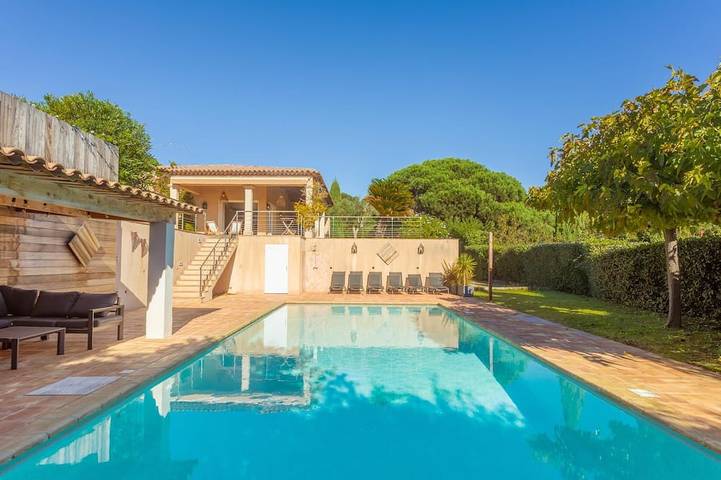 Villa pour 8 personnes, avec jardin ainsi que piscine et balcon dans Gigaro