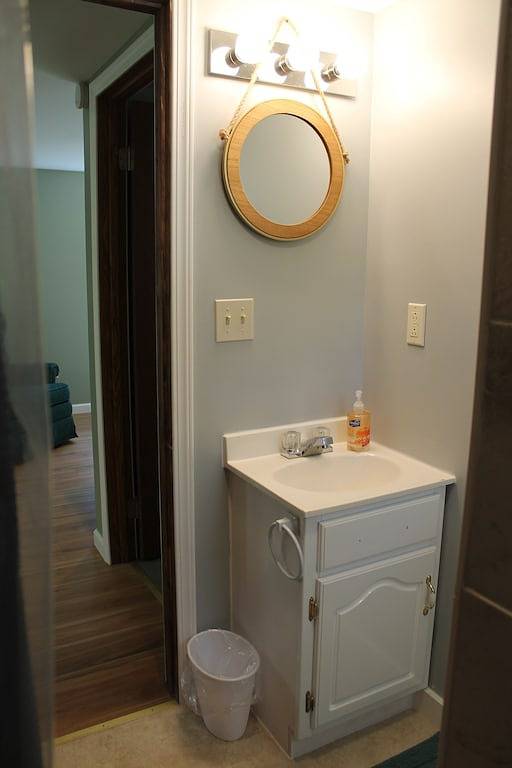 The Bungalow. Cedar shake cabin near Mount Bohemia, boat launch, beach. Private in Grant Township, Keweenaw County