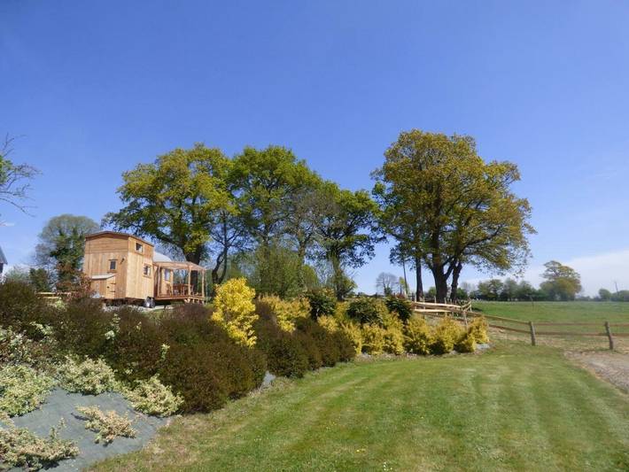 Chambre d’hôte pour 5 personnes, avec vue et jardin dans Saint-Hilaire-du-Maine