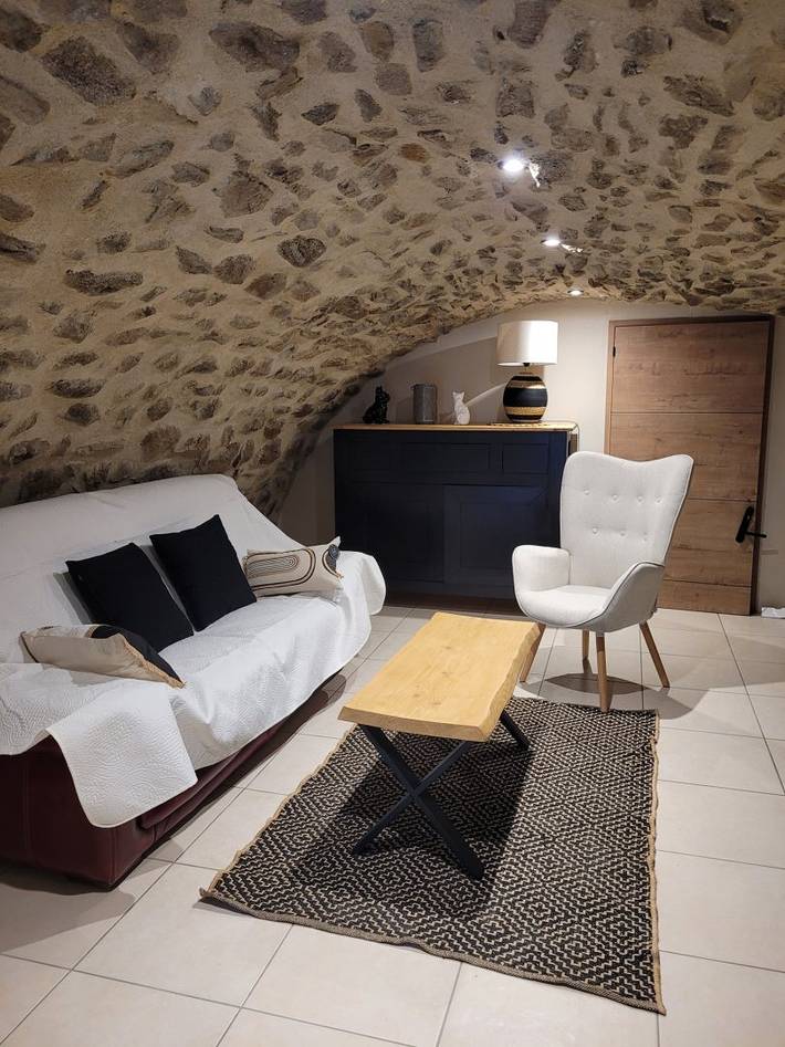 Gîte pour 2 personnes, avec terrasse à Colombier-le-Vieux