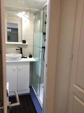 Location de vacances pour 4 personnes, avec jardin et piscine ainsi que jacuzzi et terrasse à Thaims