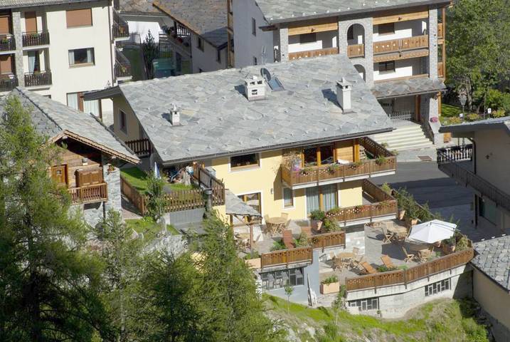 B&b per 4 persone, con Balcone e Terrazza nonché Giardino e Sauna a Breuil-Cervinia (Italia)
