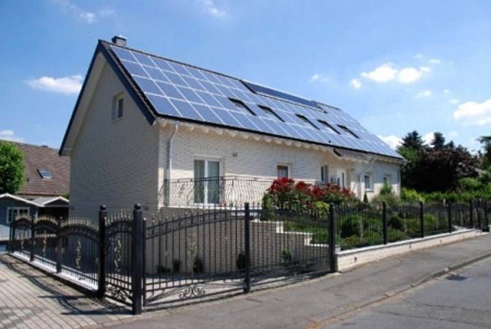 Ferienwohnung für 6 Personen, mit Terrasse und Garten sowie Ausblick in Much