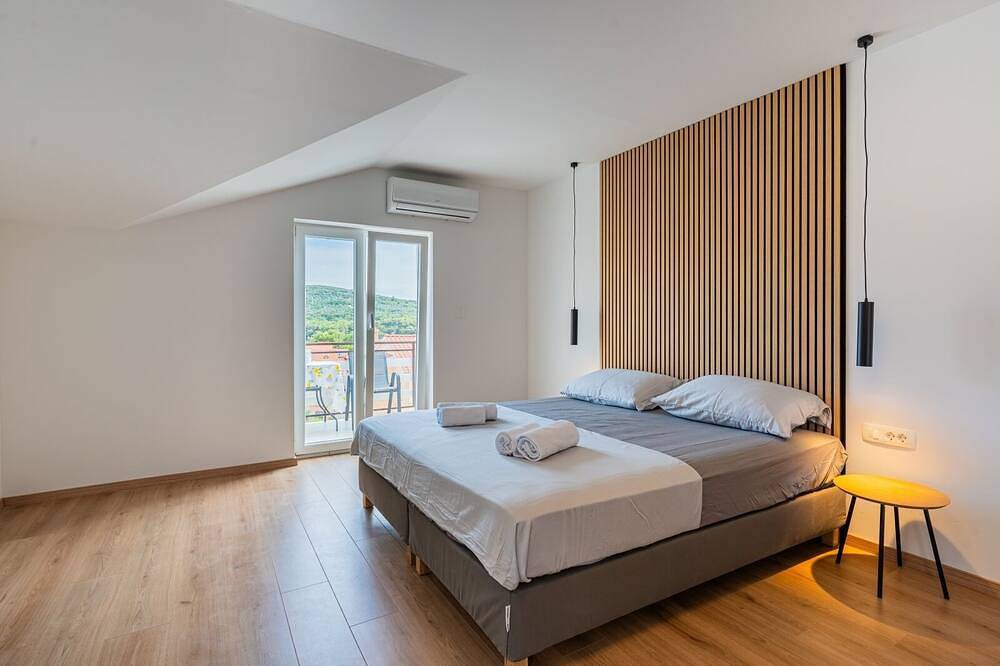 Room in Cres with Seaview, Balcony, Air condition, Wifi (4249-6) in Cres Town, Cres