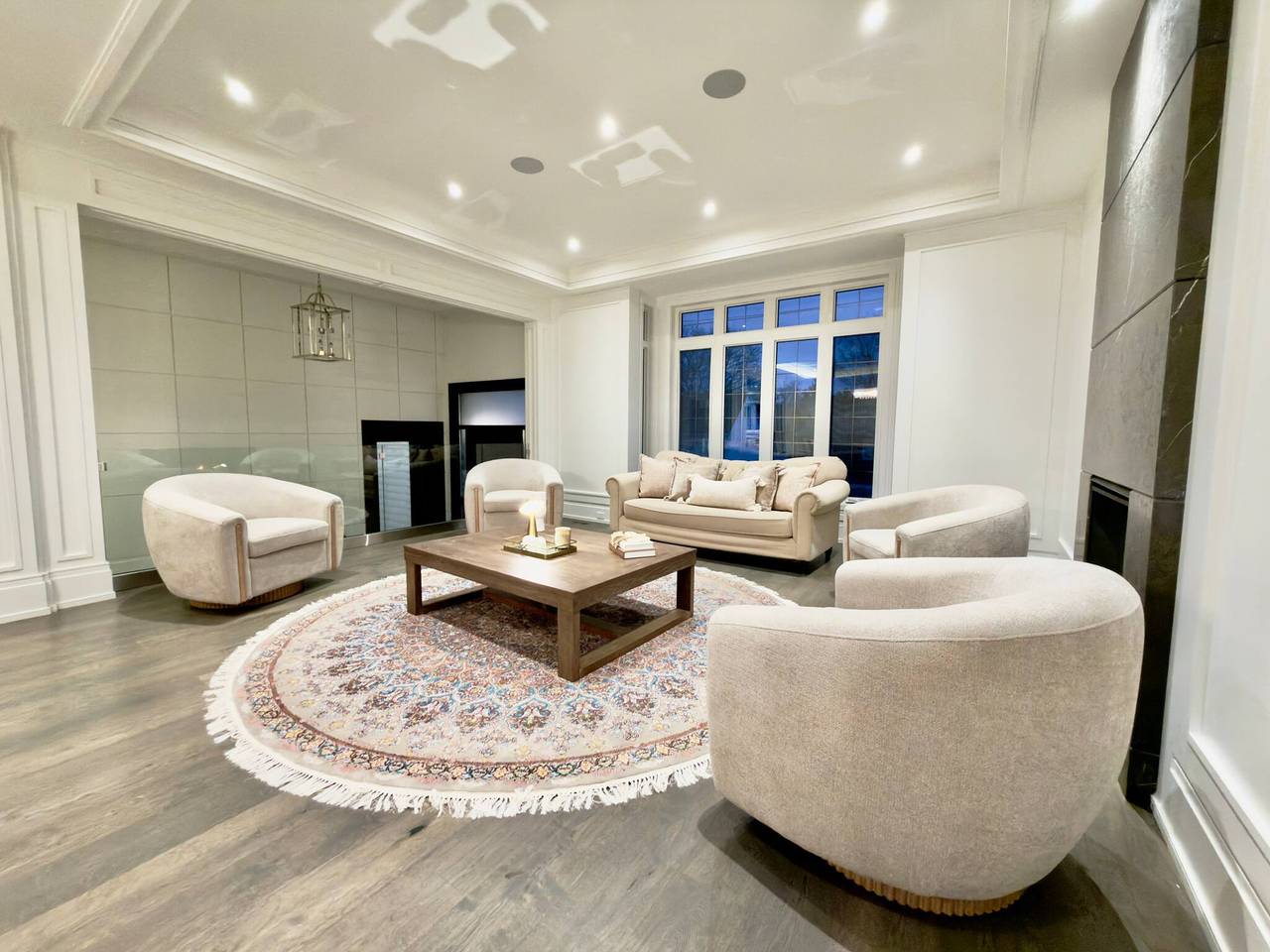 Lujosa casa de 5 dormitorios en Toronto: la elegancia moderna lo espera in North York, Toronto