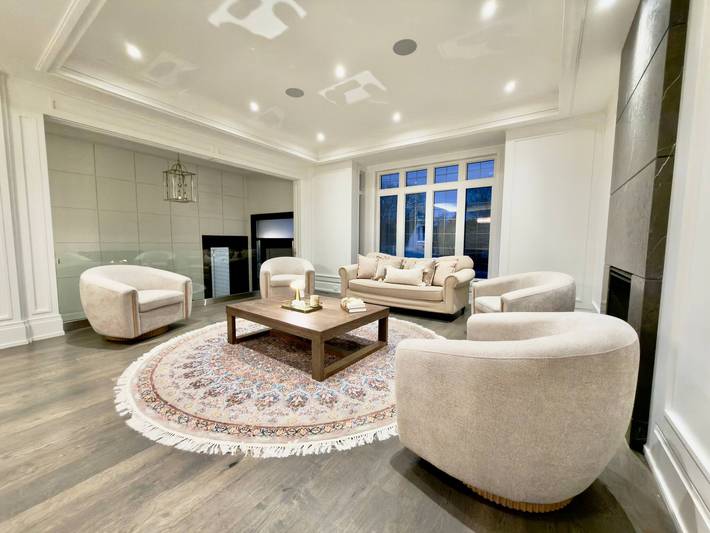 Lujosa casa de 5 dormitorios en Toronto: la elegancia moderna lo espera in North York, Toronto