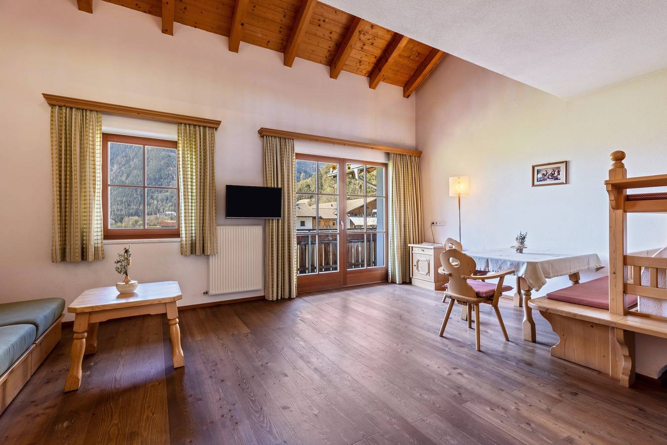 Ganze Wohnung, Ferienwohnung 'Peintenhof Typ B' mit Bergblick, Balkon und Wlan in Taufers, Sand in Taufers