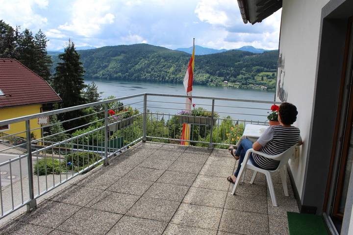 Pension, mit Balkon und Terrasse sowie Seeblick und Ausblick am Millstätter See - 4