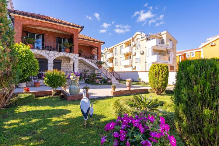 Ferienhaus für 6 Personen, mit Meerblick und Terrasse in Montenegro - 2