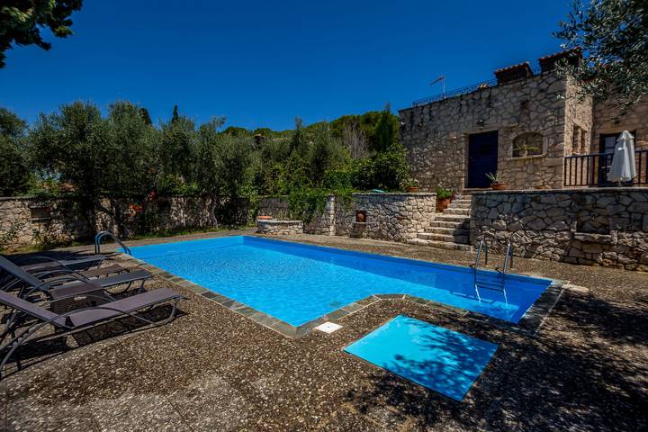 Villa for 6 people, with balcony in Alykes
