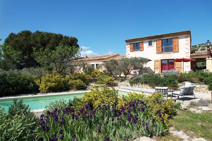 Location de vacances pour 10 personnes, avec piscine et jardin à Mouriès - 2