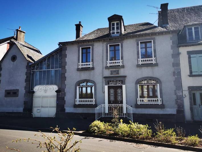 Location de vacances pour 6 personnes, avec jardin à Champagnac