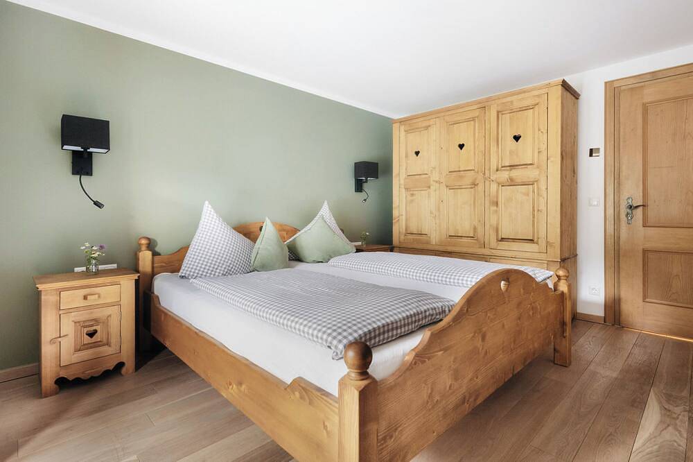 Vacation paradise on a sunny high plateau - Fantastic 182sqm vacation chalet in Rottach-Egern, Alpine Region of Tegernsee and Schliersee