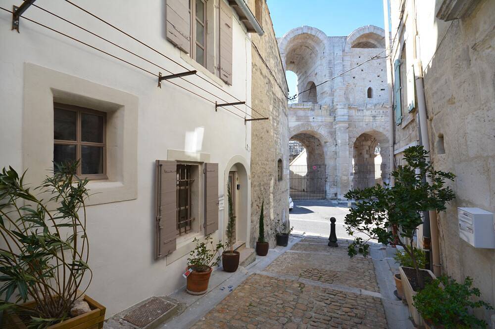 Au pied des Arènes d'Arles, jolie petite maison de ville rénovée in Arles, Région d'Arles
