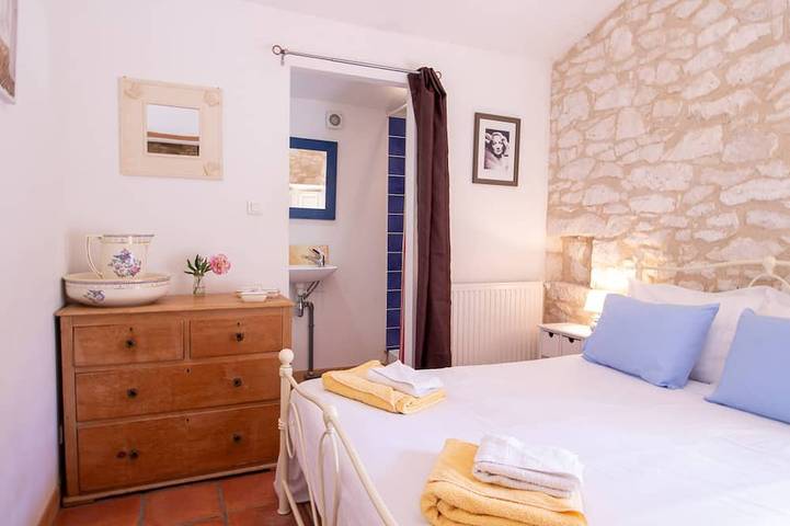 Gîte pour 6 personnes, avec piscine ainsi que terrasse et jardin à Douzains - 2