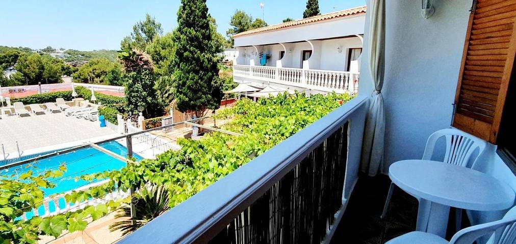 Gîte pour 4 personnes, avec piscine ainsi que jardin et terrasse, animaux acceptés dans Portinatx - 4