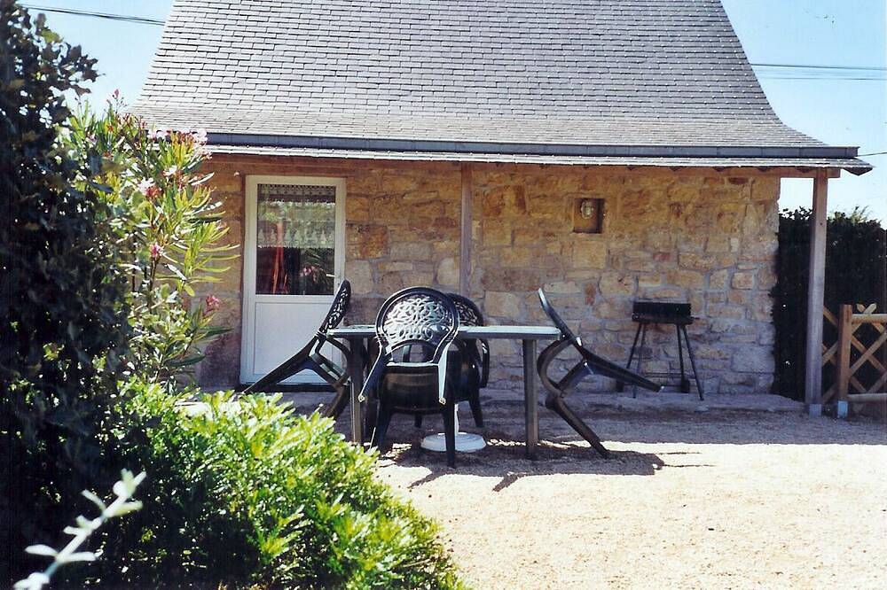 Authentic Breton village and small house by the sea in Plouharnel, Côte des Mégalithes