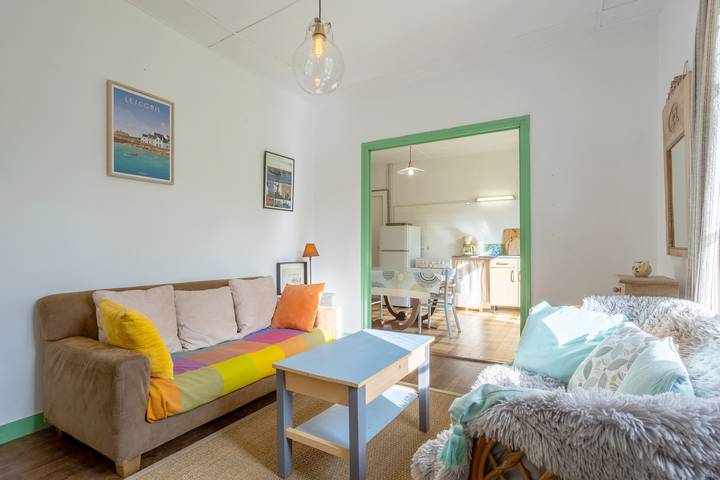 Petite Maison Plage 5min En Voiture avec Terrasse Privée et Jardin Privé in Plobannalec-Lesconil, Côte de Cornouaille
