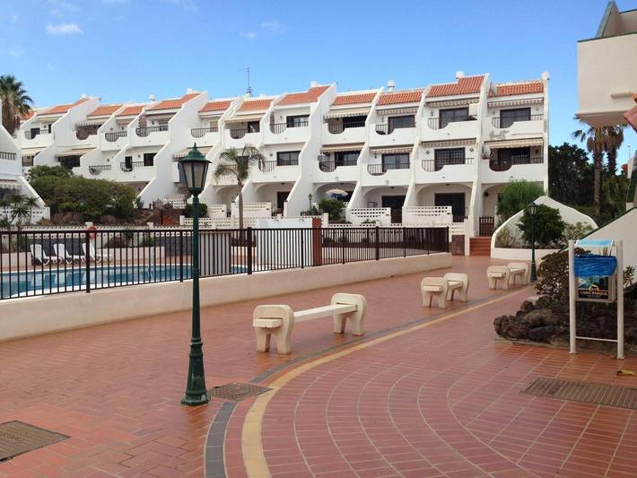 Ganze Wohnung, Ferienwohnung 'New Cozy Flat' mit Bergblick, privatem Pool und Wlan in Costa del Silencio, Arona
