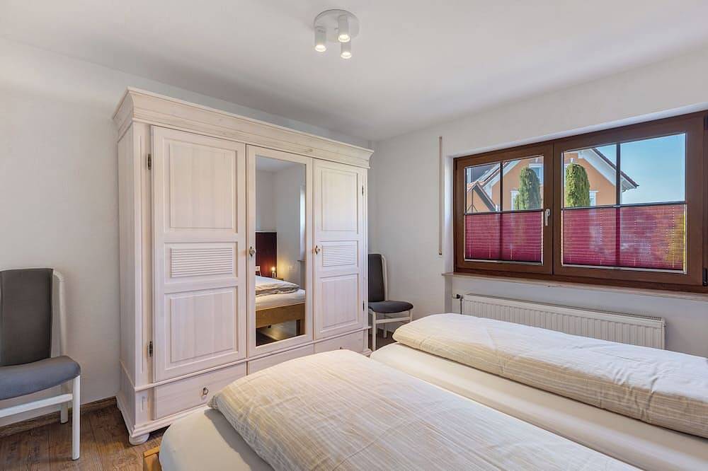 Ganze Wohnung, Ferienwohnung 'Im Hegau' mit Privatterrasse und Wi-Fi in Hilzingen, Hegau