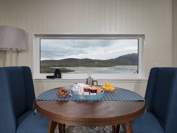 Log Cabin for 2 People in Lewis and Harris, Scottish Islands, Photo 4