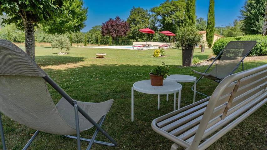 Location de vacances pour 6 personnes, avec piscine ainsi que vue et jardin dans Cœur de Causse - 4