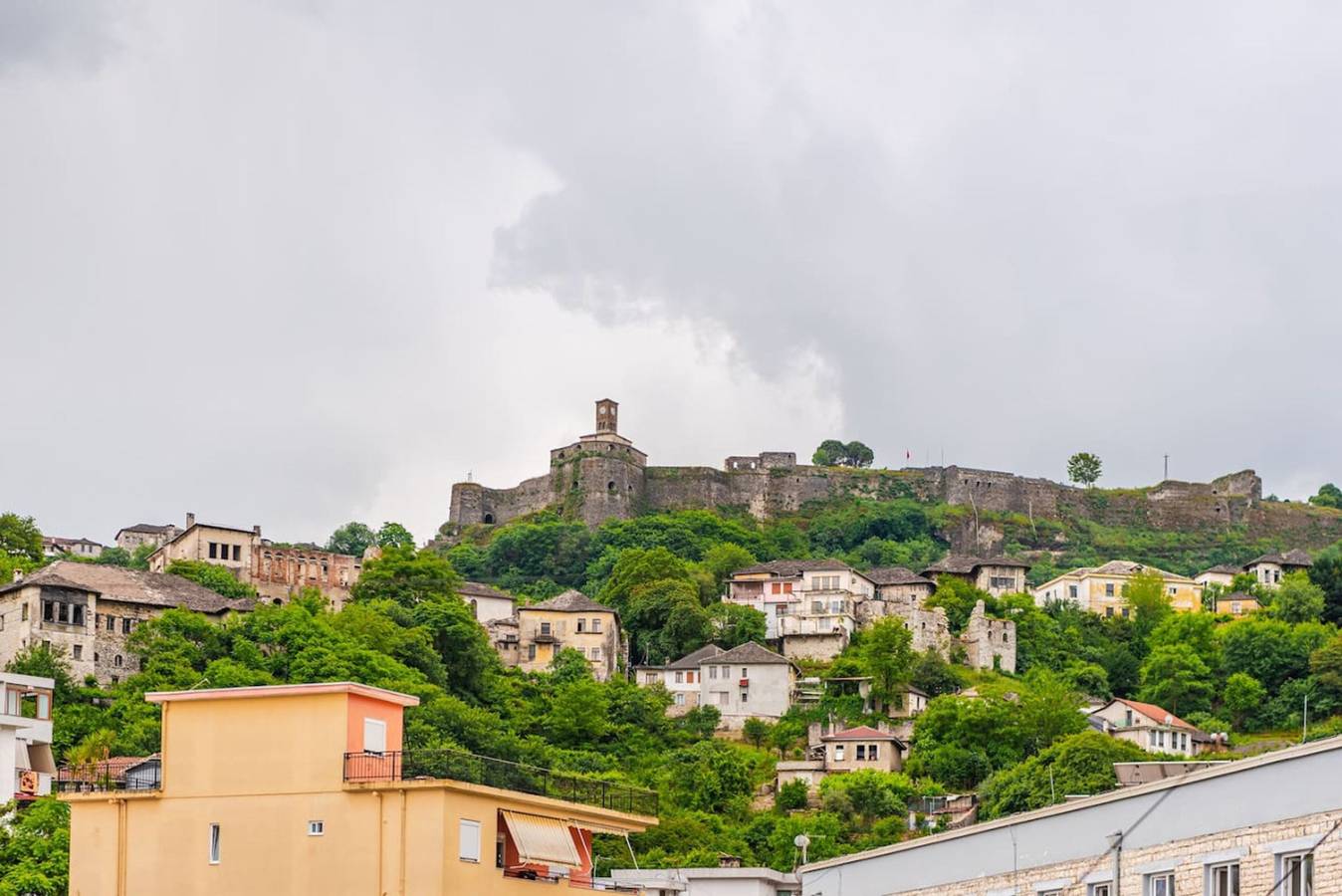 Ganze Wohnung, Ferienwohnung für 5 Personen mit Balkon in Albanien