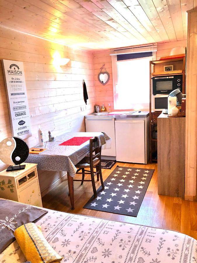 Gîte pour 2 personnes, avec piscine ainsi que vue et jardin à Rousson - 4