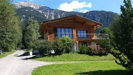 Ferienhaus für 8 Personen, mit Garten und Terrasse in Graubünden
