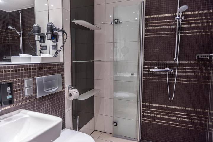 Hotel für 4 Personen, mit Sauna und Pool sowie Whirlpool und Terrasse in Köln - 4