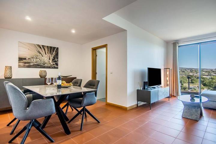 Maison d’hôte pour 4 personnes, avec terrasse ainsi que jardin et piscine à Quarteira
