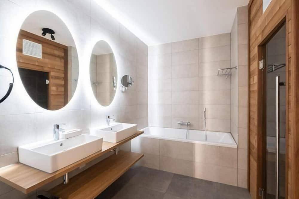 Ganze Wohnung, Luxuriöses 4-Personen-Apartment mit Sauna, Badewanne und Balkon mit Ijsselmeerblick. Ideal für erholsame Tage am Wasser. in Workum, Ijsselmeer