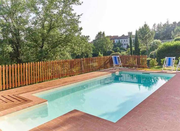 Appart’hôtel pour 2 personnes, avec Balcon et Terrasse ainsi que Jardin et Piscine à Aulla