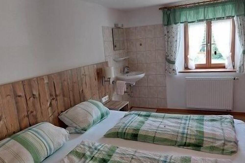 Ganze Wohnung, Ferienwohnung 4, 39 qm, 1 separates Schlafzimmer in Weissbach an der Alpenstrasse, Schneizlreuth