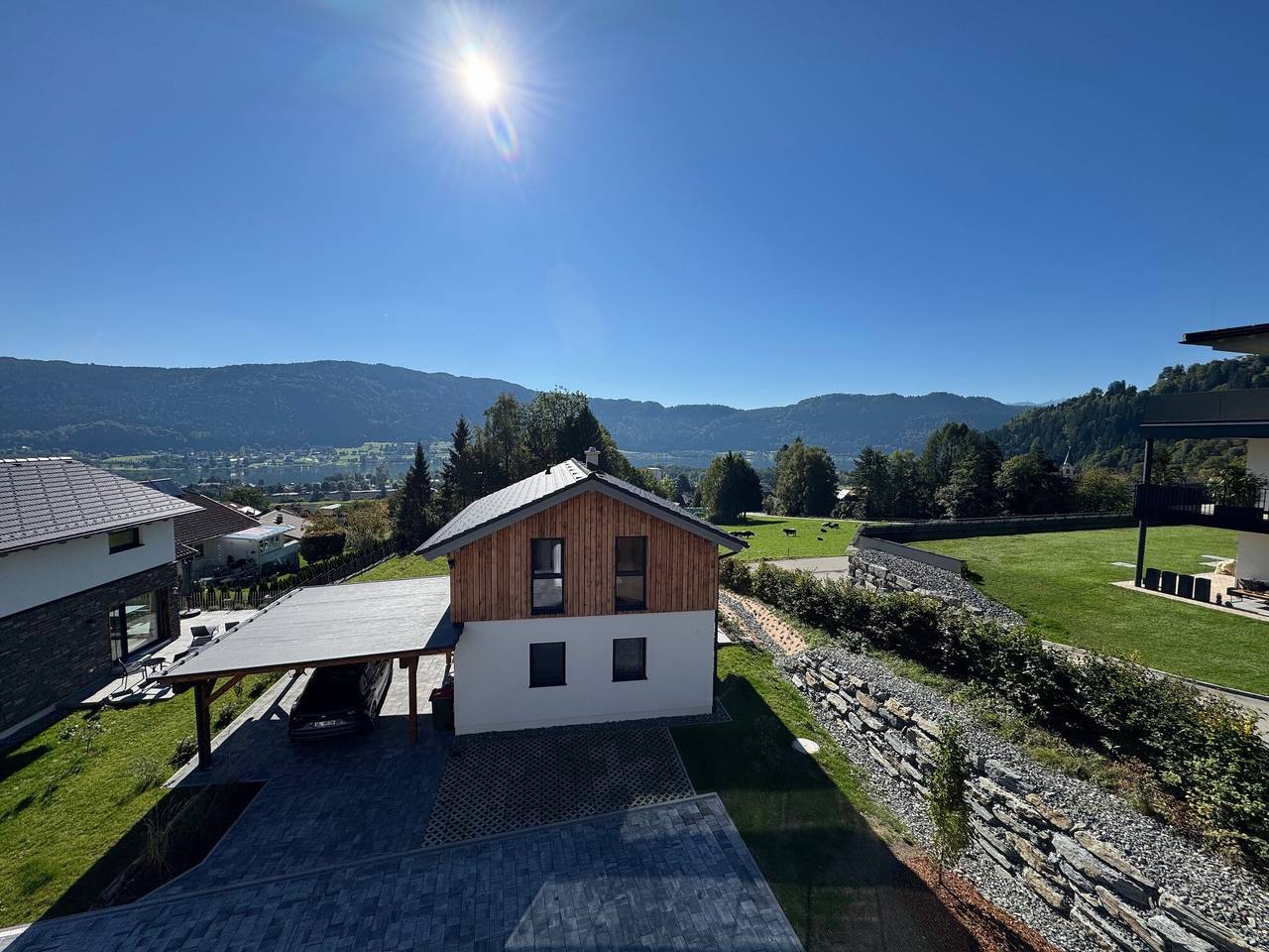 Ferienhaus 'Almrausch' mit Seeblick, privater Terrasse und Wlan in Bodensdorf, Gerlitzen