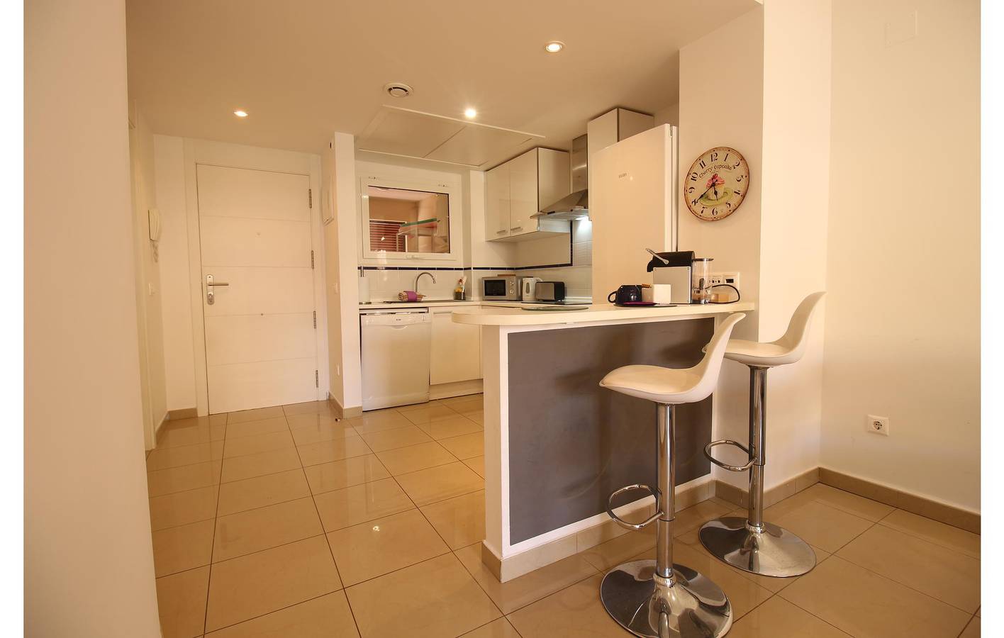 Apartamento vacacional entero, Refugio junto a la playa: 61 m² con aire acondicionado, piscina, terraza y aparcamiento in Orihuela, Costa Blanca